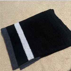 Barefoot dreams blanket